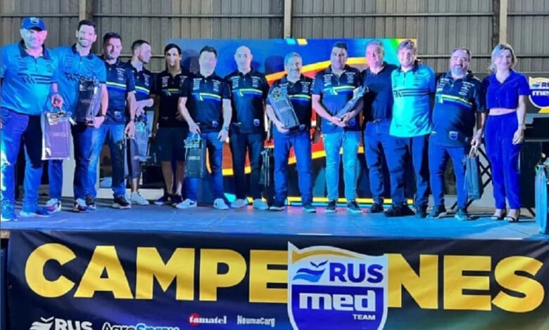 RUS Med Team: festejo, brindis y presentación del equipo 1 RUS Med Team brindis