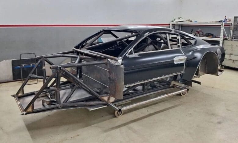 Caballo en el establo: Nico Bonelli ya tiene el Mustang en su taller 1 Bonelli 1