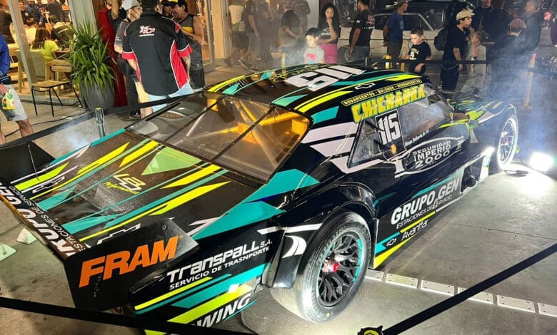 Chiche bombón: De Carlo presentó la Chevy en Guernica 1 De Carlo 1