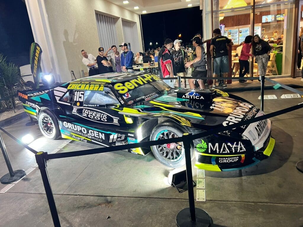 Chiche bombón: De Carlo presentó la Chevy en Guernica 3 De Carlo 2