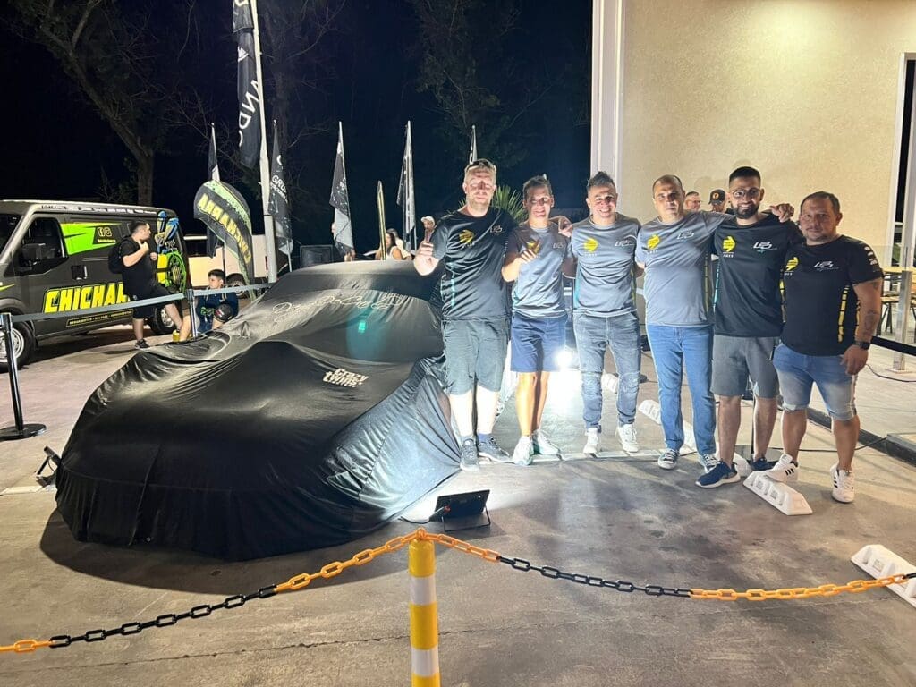 Chiche bombón: De Carlo presentó la Chevy en Guernica 6 De Carlo 3