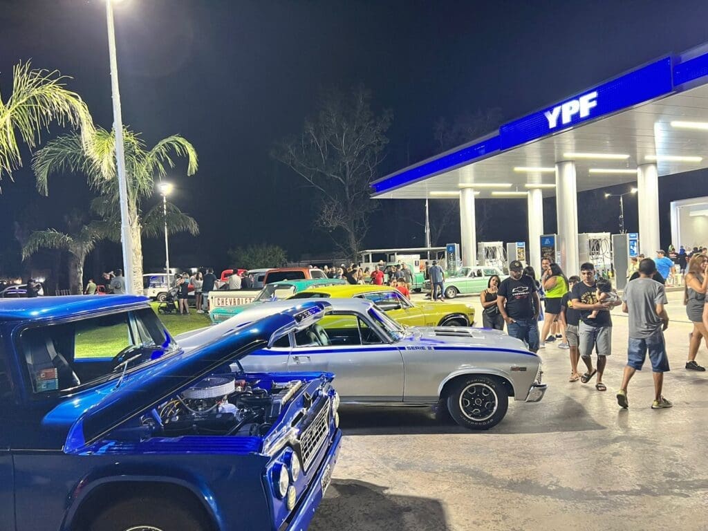 Chiche bombón: De Carlo presentó la Chevy en Guernica 9 De Carlo 6