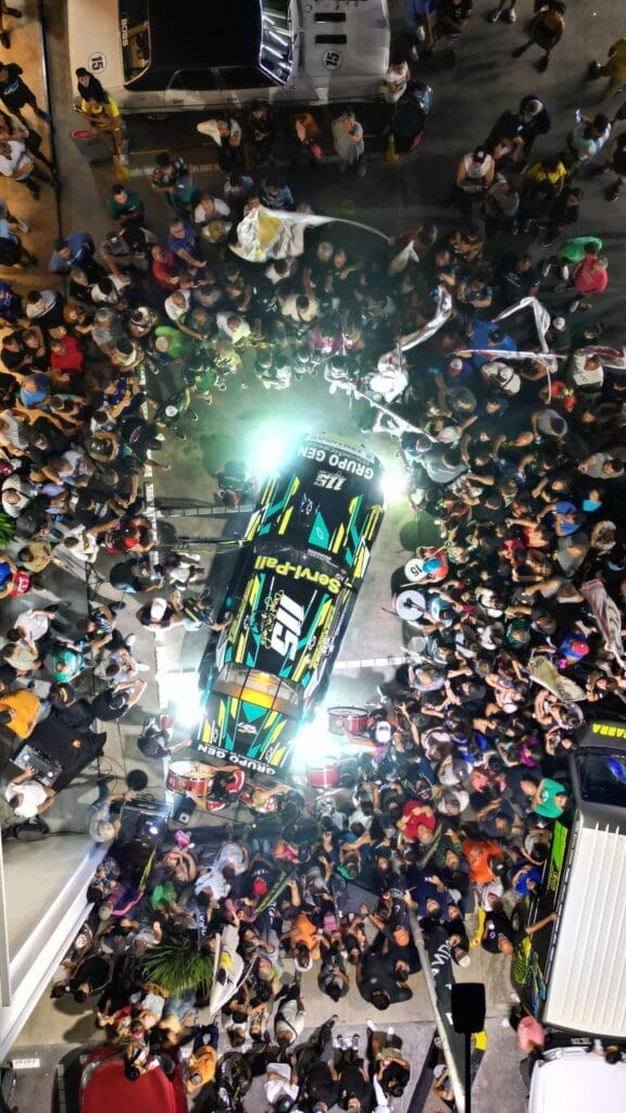 Chiche bombón: De Carlo presentó la Chevy en Guernica 8 De Carlo 7