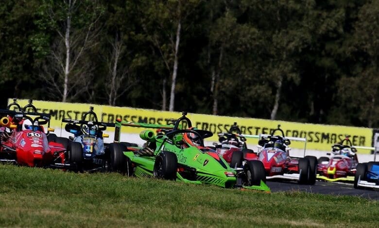 Abre la temporada: la F4 Nueva Generación mueve en La Plata 1 F4 Peloton