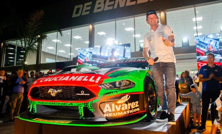 Multitudinario evento: De Benedictis mostró su Mustang en Necochea 1 TC DB Presentacion 1
