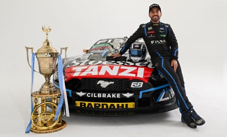 Mueve el campeón: presenta el Mustang y acuerda con nuevo DT 1 TC Santero campeon estudio