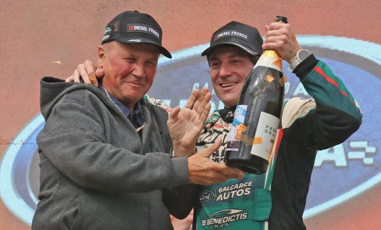 “Johnny” De Benedictis: “Juan estaba bastante bajoneado” 1 "Johnny" acompaña a su hijo en todas las carreras