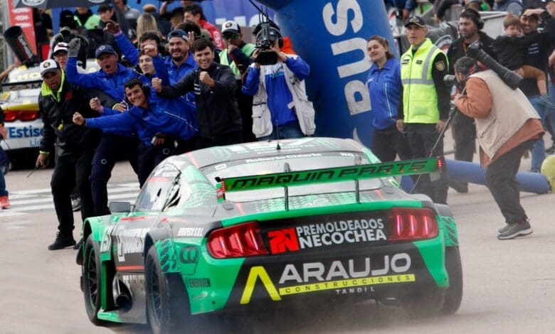 “El mejor equipo”: el Maquin Parts cerró otro gran finde 1 De Benedictis es recibido por el Maquin Parts