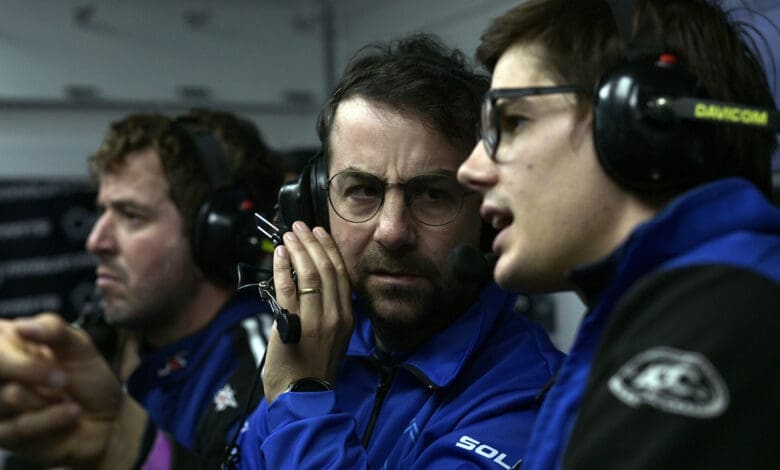 Carlos Caunedo: “Es el primer paso en busca del campeonato” 1 Caunedo en pleno trabajo en el box