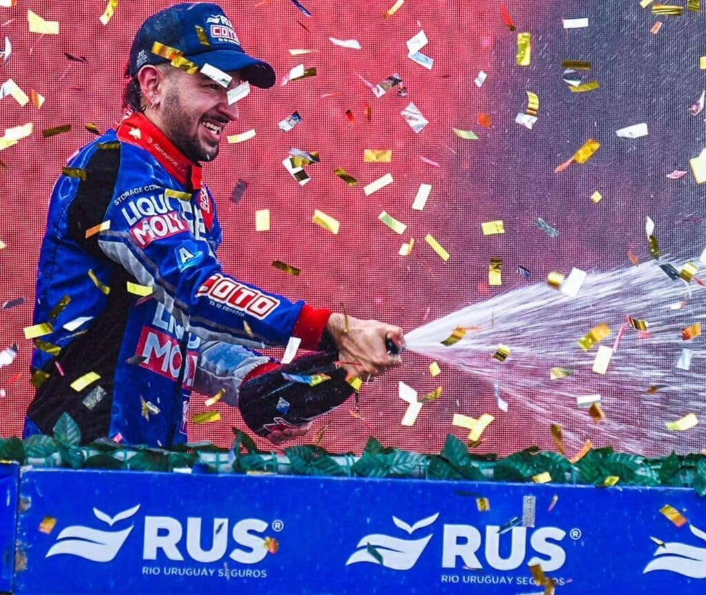 Bautismo triunfal: Maurelli celebró en la Clase Dos 3 TP Maurelli podio Rosario 1