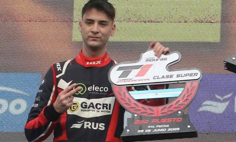 Debut triunfal: Juan Manuel Dose ganó en la Súper 1 Dose había sido segundo en pista pero heredó el triunfo