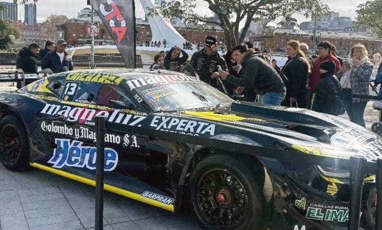 Un TC en Puerto Madero: Ebarlín estuvo con su Camaro 1 Ebarlín mostró su Camaro en Puerto Madero