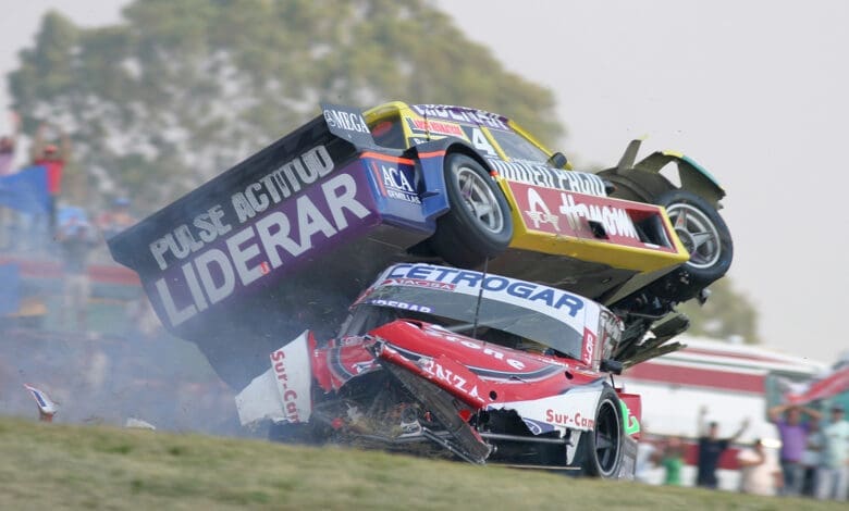 El día que el “Gurí” voló: el accidente de Martínez en 2008 1 Los Ford en pleno incidente