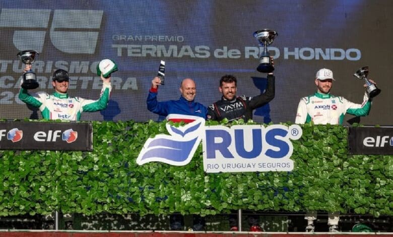 Festejó “Josito”: Di Palma venció en la primera carrera 1 Josito Di Palma celebra en el podio