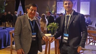 Néstor Etman: “Estamos trabajando en el nuevo centro de distribución” 12 Néstor y Bruno Etman, en el encuentro
