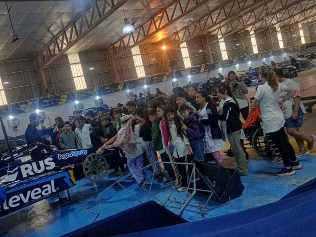 Una mañana distinta: visita al taller del RUS MED Team 5 RUS MED escuela 3